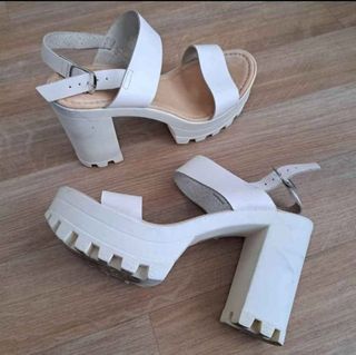 Tacones ASOS blancos