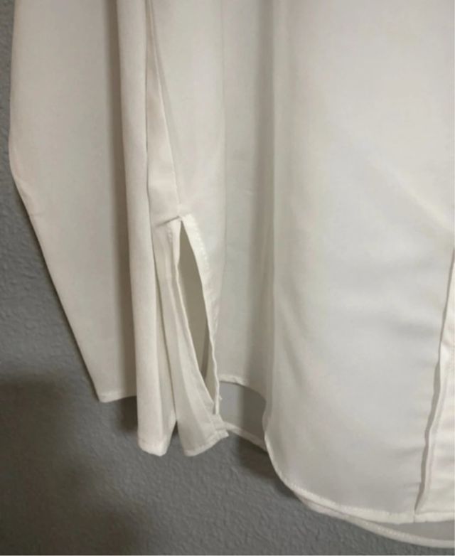 Blusa blanco roto c/detalles dorados