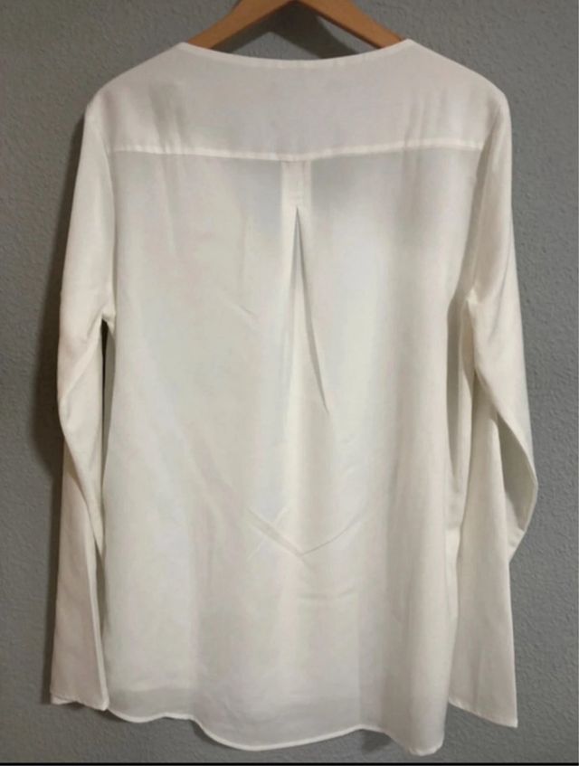 Blusa blanco roto c/detalles dorados