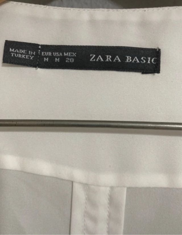 Blusa blanco roto c/detalles dorados