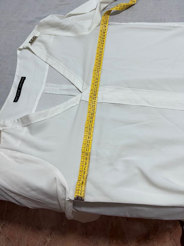 Blusa blanco roto c/detalles dorados