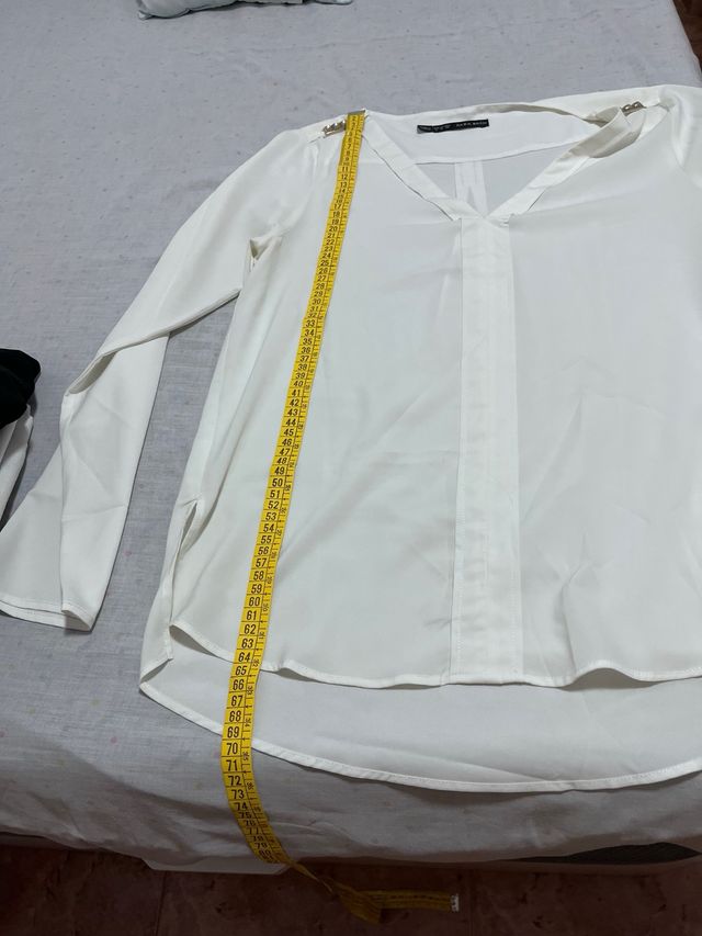 Blusa blanco roto c/detalles dorados