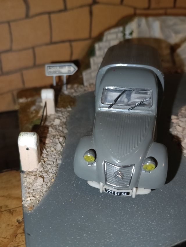 Citroen 2 CV van 1:43 Modella. NorEV.