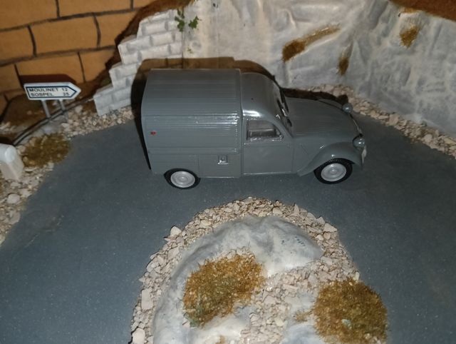 Citroen 2 CV van 1:43 Modella. NorEV.