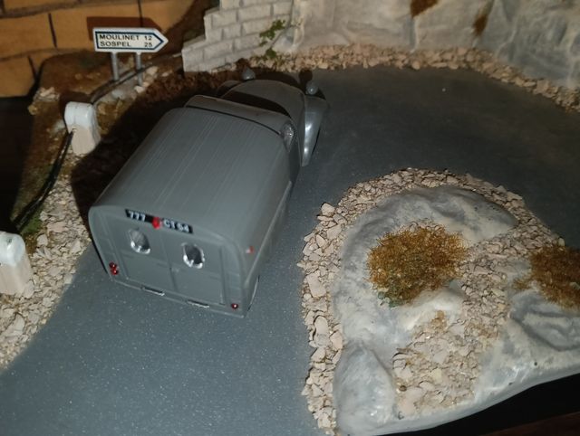 Citroen 2 CV van 1:43 Modella. NorEV.