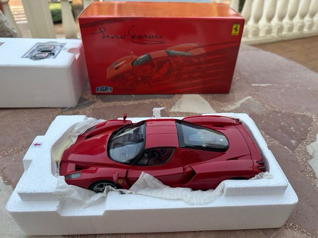 Enzo Ferrari 1:18 — BBR Models — Edición limitada 