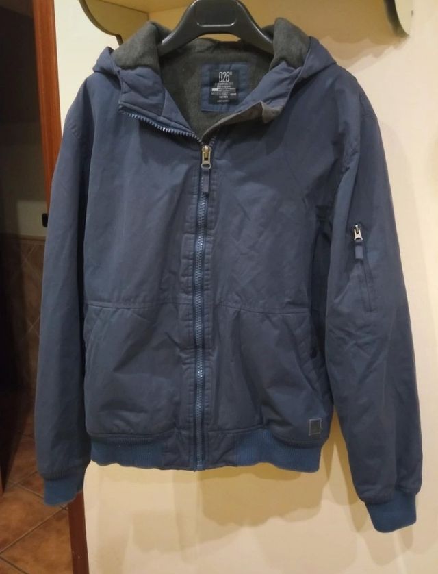 Cazadora azul 123 con capucha bajada de precio.