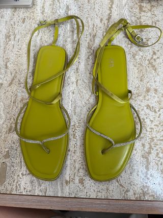Sandalias Zara planas verde oliva