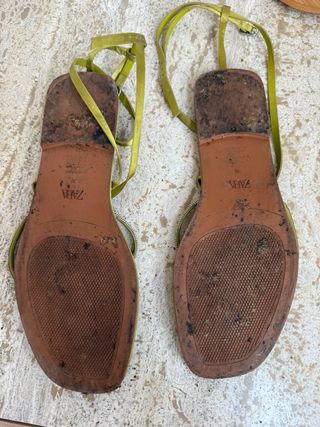 Sandalias Zara planas verde oliva