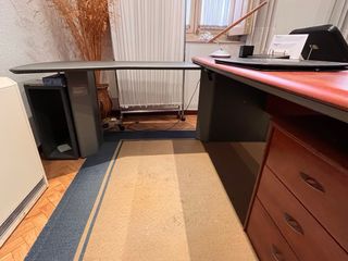 Mesa de escritorio en L