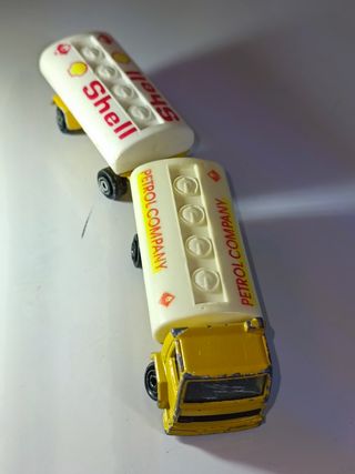 CAMION CON REMOLQUE CUBA SHELL 1/64 MAJORETTE