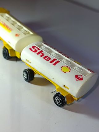 CAMION CON REMOLQUE CUBA SHELL 1/64 MAJORETTE