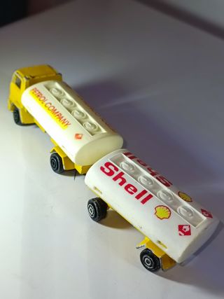 CAMION CON REMOLQUE CUBA SHELL 1/64 MAJORETTE