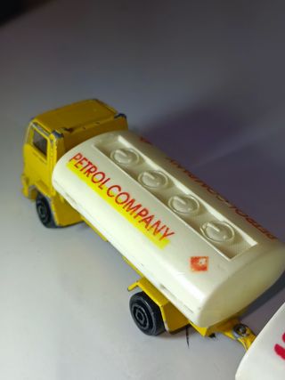 CAMION CON REMOLQUE CUBA SHELL 1/64 MAJORETTE