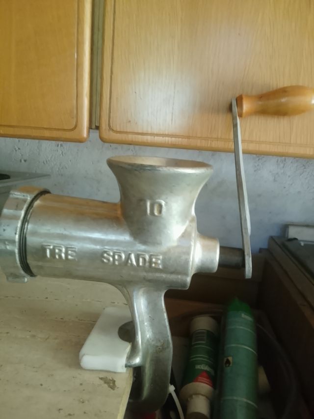 Tritacarne Tre Spade vintage con tre dischi