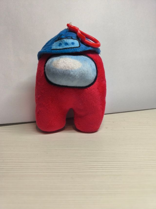 Peluche Among Us rojo