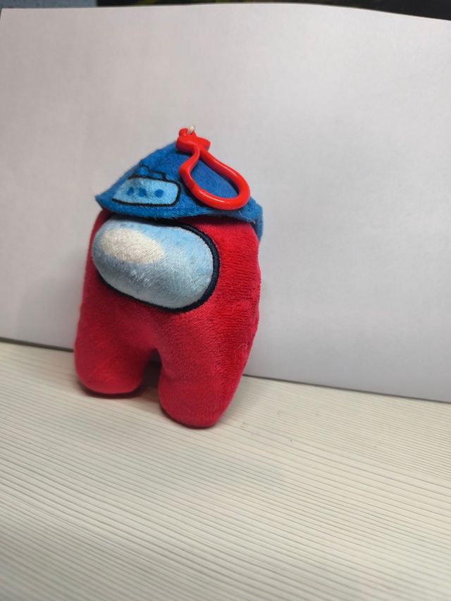 Peluche Among Us rojo