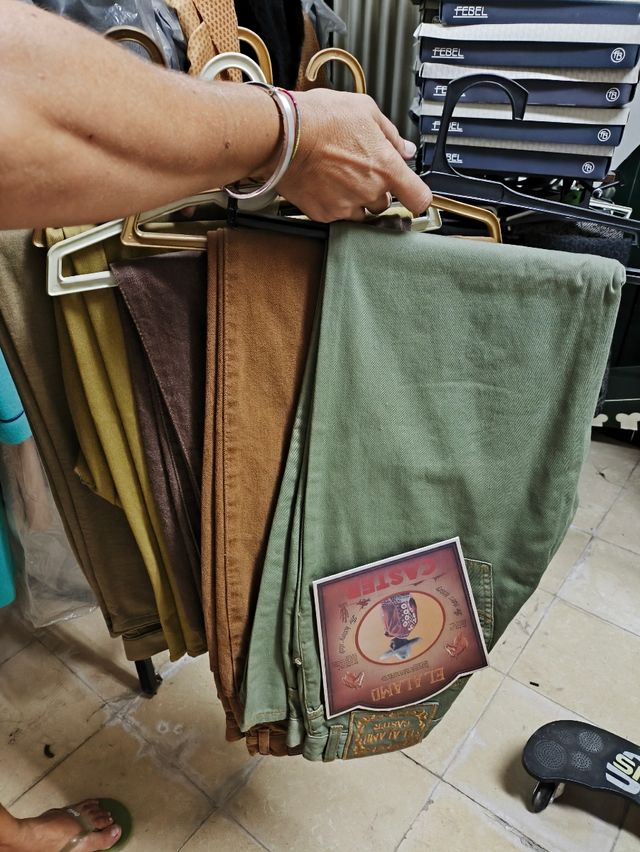  Pantalones vaqueros marrón 