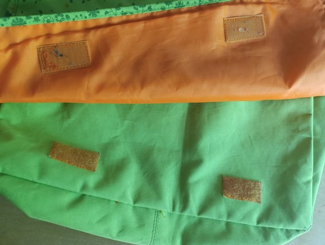 Bolso verde y naranja