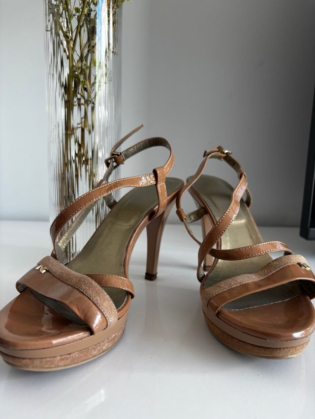 Sandalias tacón beige