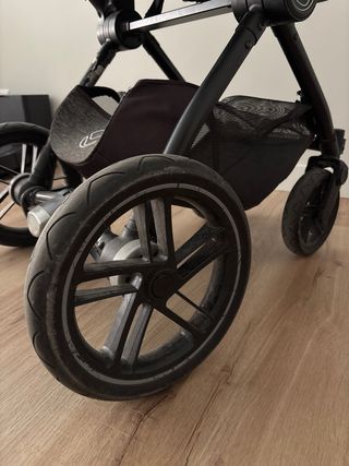 Jane Kawai: carrito y capazo