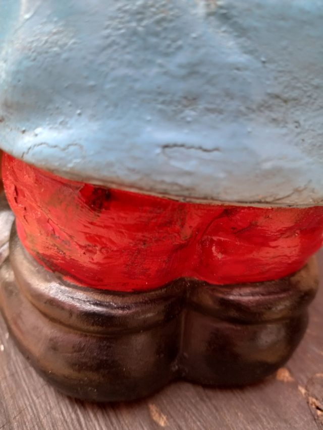 Enanito jardin con cesta de frutas 