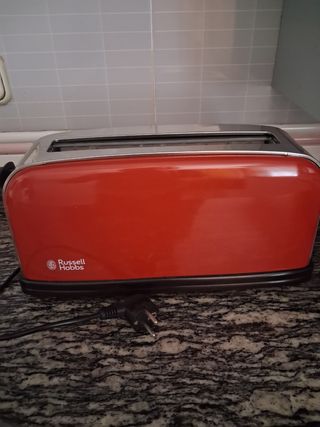 Tostadora Russell Hobbs roja