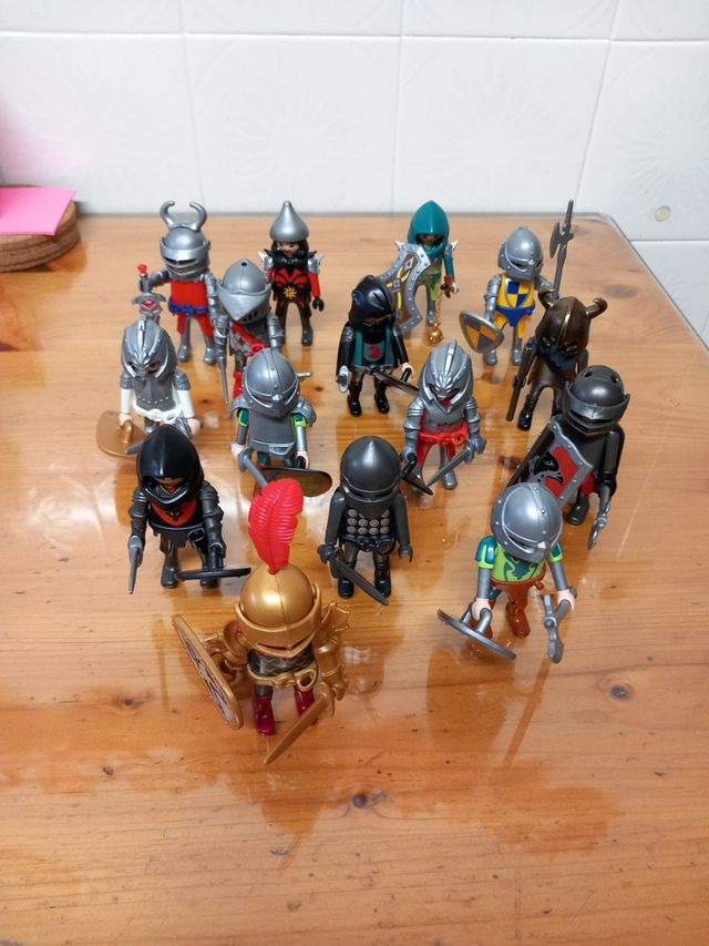 15 figuras Playmobil caballeros