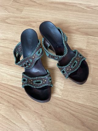 Sandalias Lurueña piel marrón y verde
