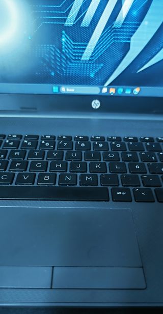 Portátil HP G8 255 Ryzen 5 