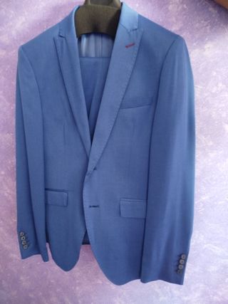 Traje azul hombre