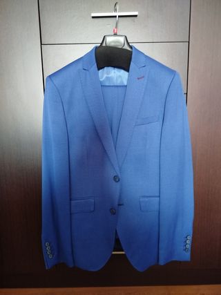 Traje azul hombre