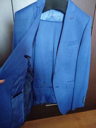 Traje azul hombre