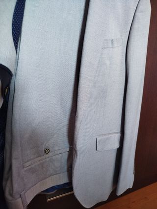 Traje gris  hombre