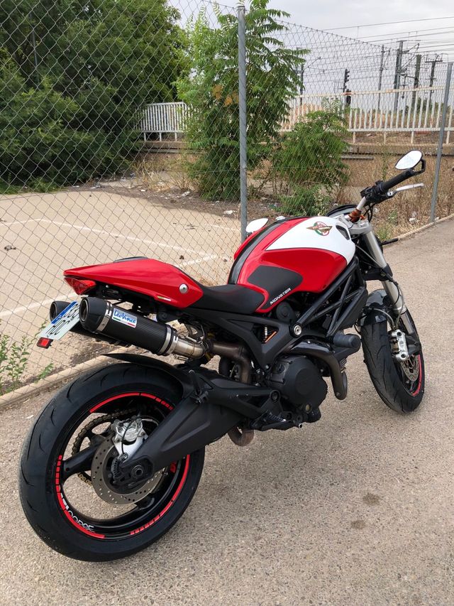 Ducati Monster 696+ ABS A2