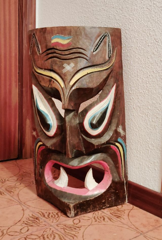 Máscara tribal africana de madera