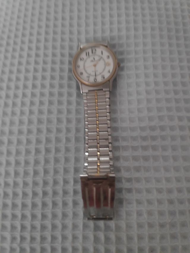 Reloj Bassel: elegante y clásico