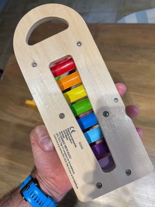 Xilófono y martillo Hape de madera