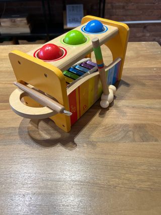 Xilófono y martillo Hape de madera