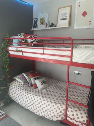 Litera infantil roja 90cm
Corte Inglés