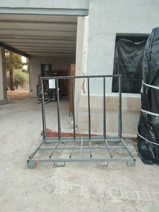Estantería metálica para cristales
