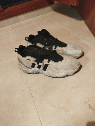 Zapatillas Adidas baloncesto - Blancas y Negras