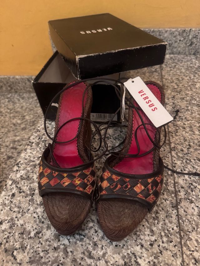 Sandali Versus con lacci - Marroni