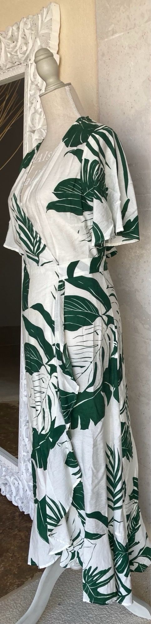 Vestido Zara blanco estampado hojas verdes