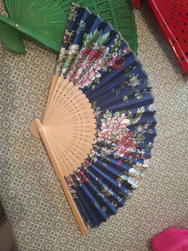 3 Abanicos a estrenar: Rojo, Verde, azul