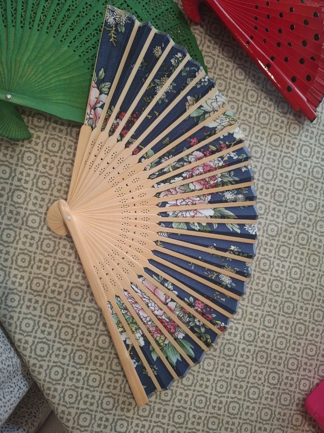 3 Abanicos a estrenar: Rojo, Verde, azul