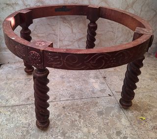 Mesa vintage de madera - Patas torneadas