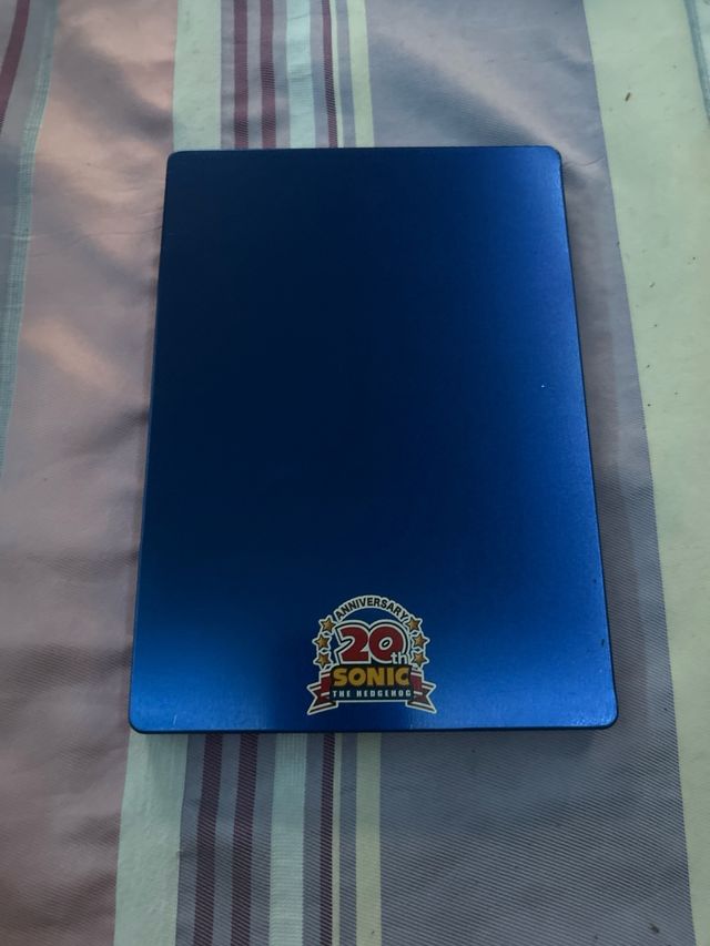 Caja metálica y juego Sonic The Hedgehog