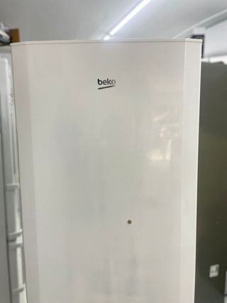 Nevera Beko blanca Altura 1.85 con garantía 