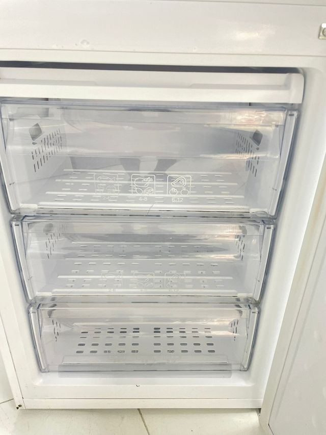 Nevera marca Beko altura 1.85 con garntia